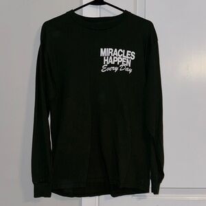 Green, long sleeve tee